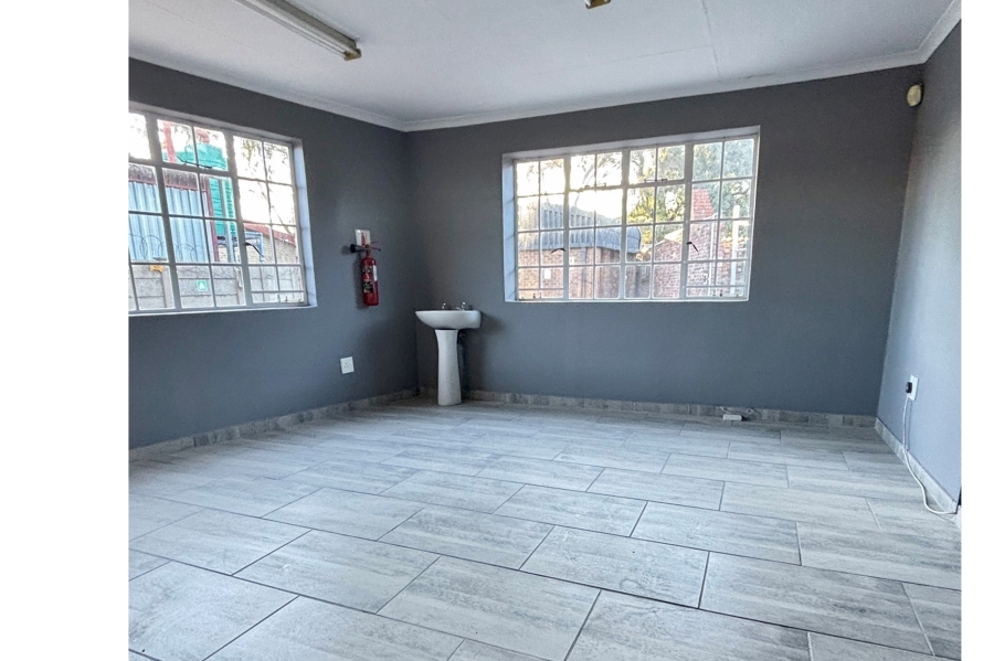 To Let commercial Property for Rent in Uitvlught Free State